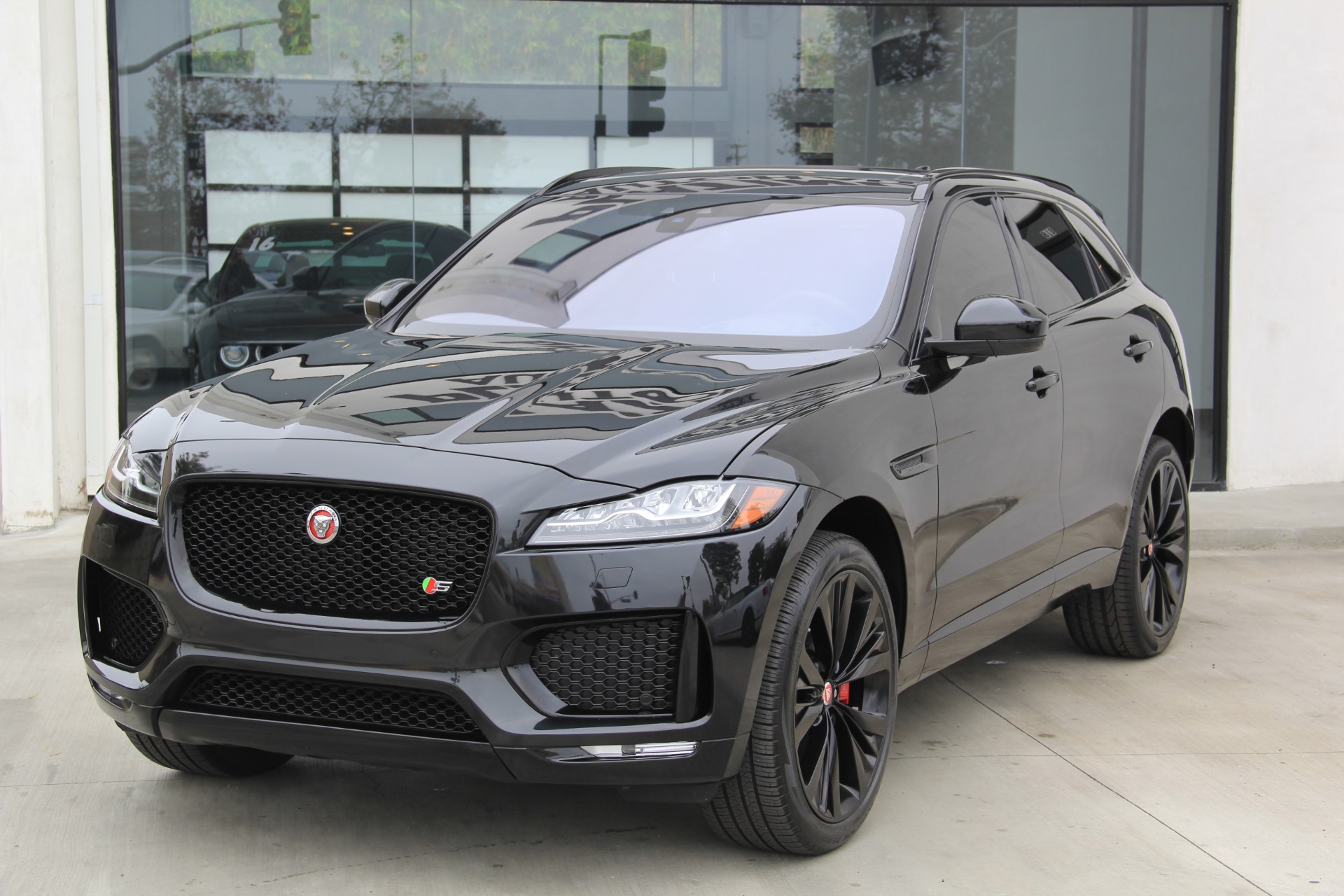 Jaguar F Pace Black Rims