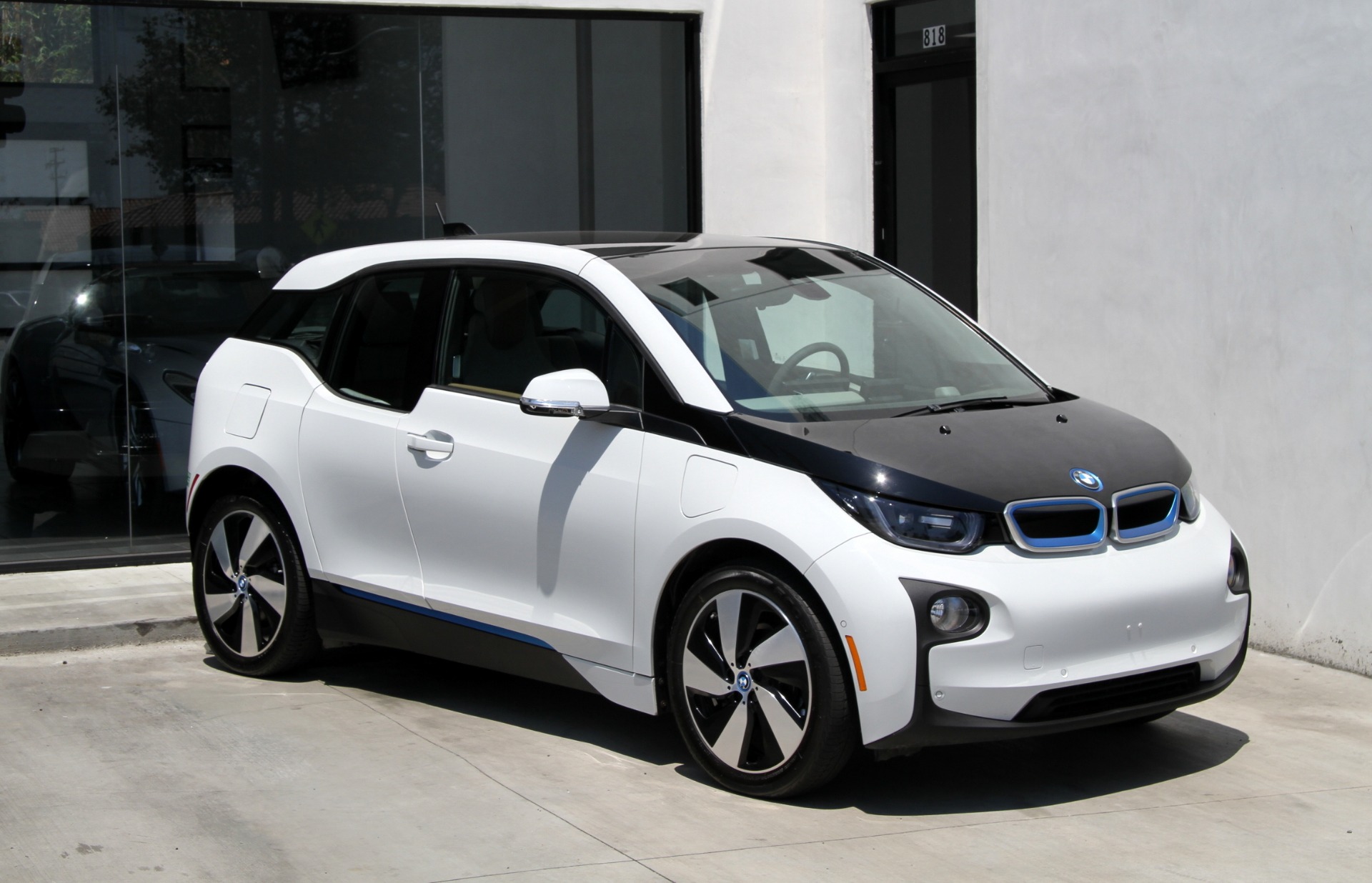 2014 BMW i3 with range extender review: BMW's lightweight EV looks strange,  drives strangely - CNET