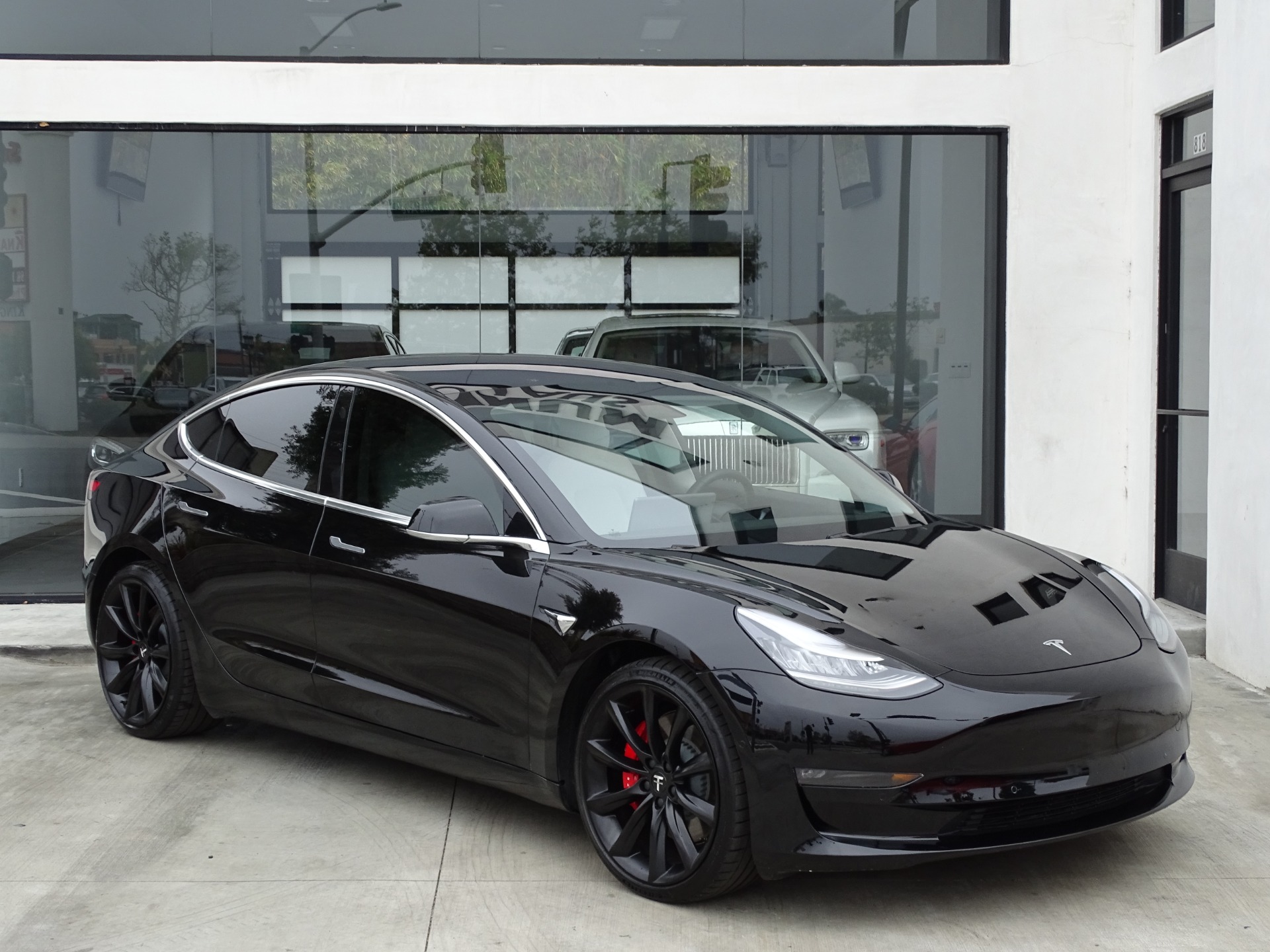 Tesla model performance. Tesla model 3 Performance. Tesla model 3 черная. Tesla model 3 Performance Black. 2018 Tesla model 3 Performance.