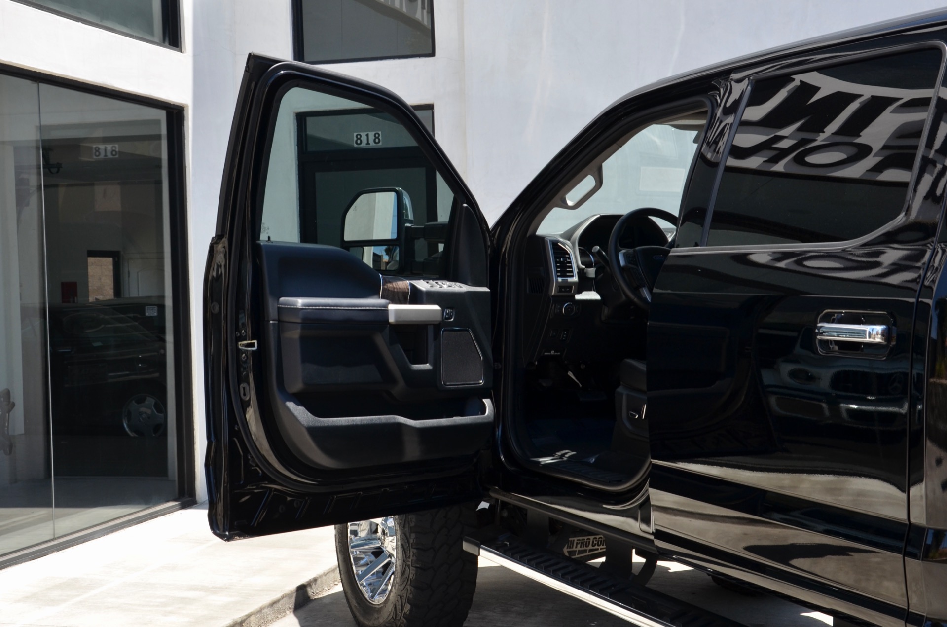Used-2018-Ford-F-250-Super-Duty-Lariat