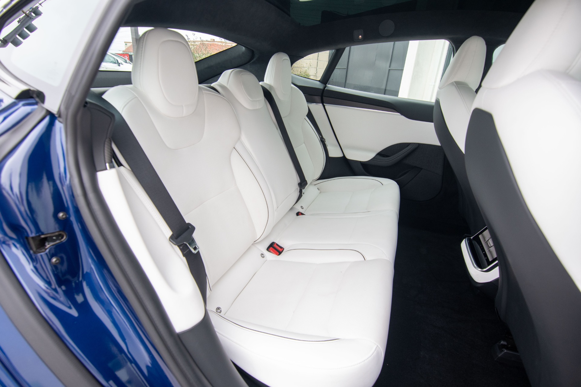 Tesla updates Model S interior with new back seats