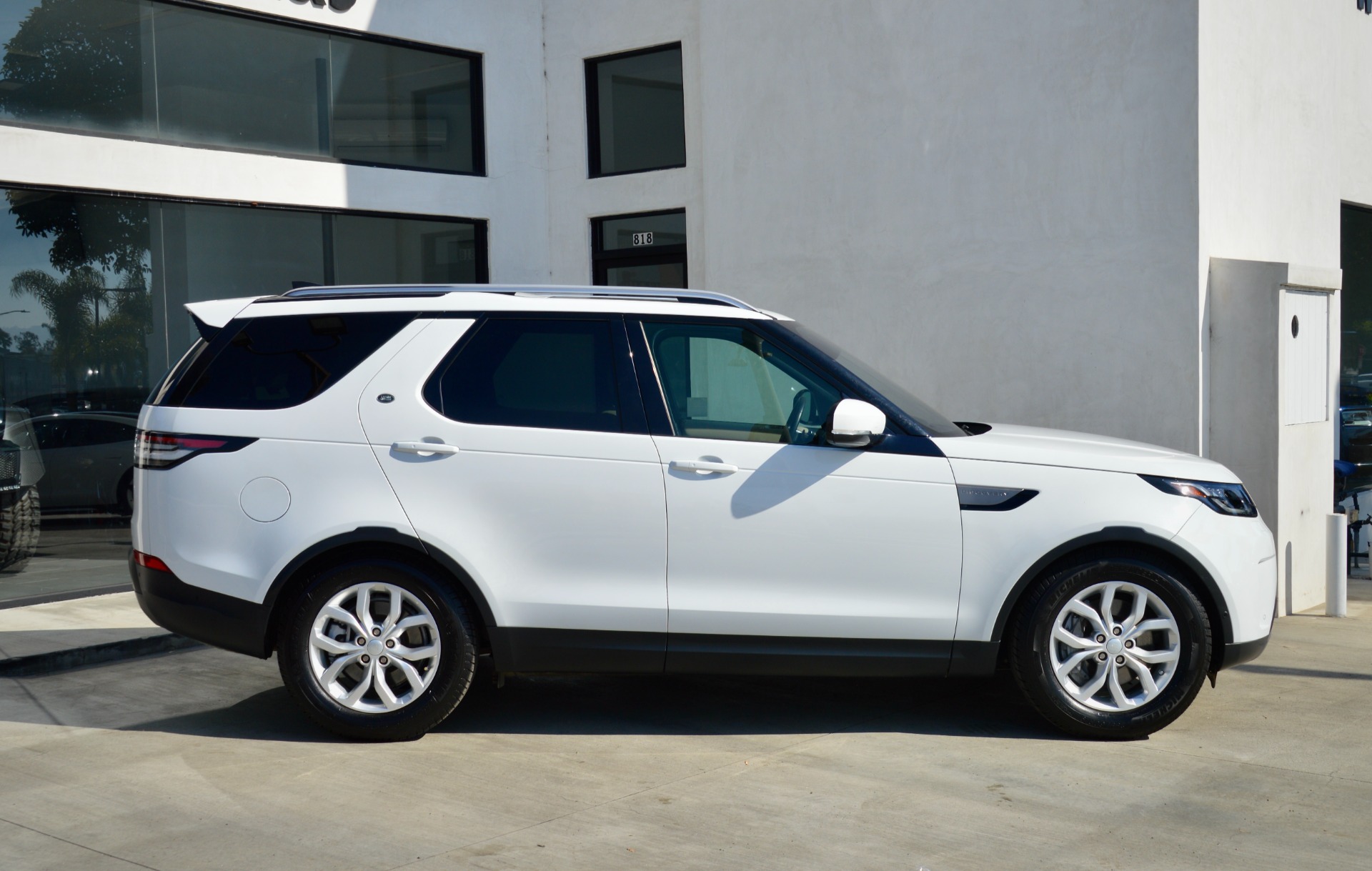 Used-2020-Land-Rover-Discovery-SE
