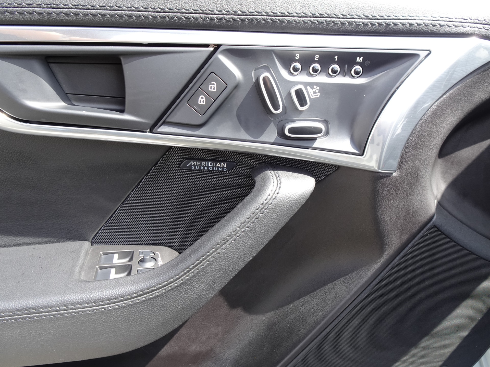 Used-2021-Jaguar-F-TYPE-R-Dynamic