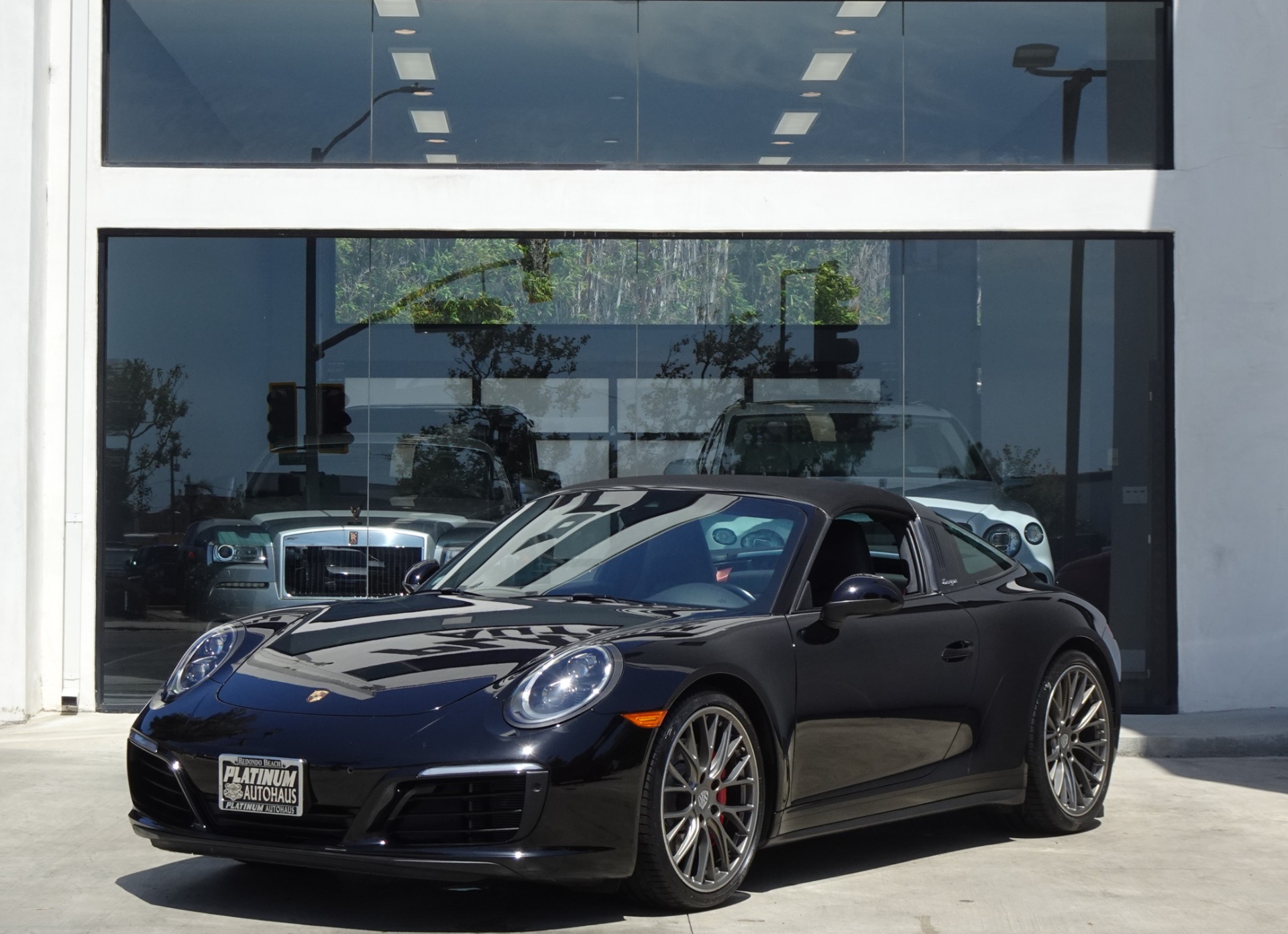 2019 Porsche 911 Targa 4S photo 2